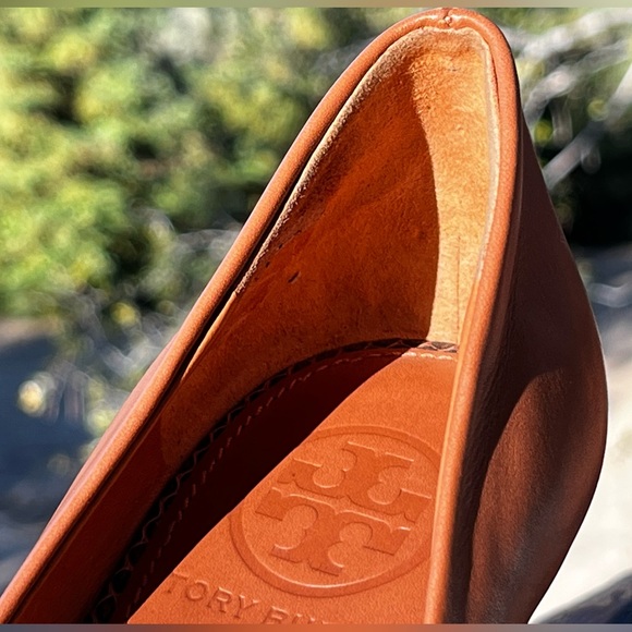 Tory Burch 🔥🔥🔥Rich Tan Leather Leopard Print accent pumps - Picture 5 of 12